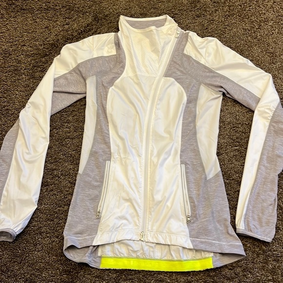 lululemon athletica Jackets & Blazers - Women’s Lululemon Running Rain Jacked Size 4